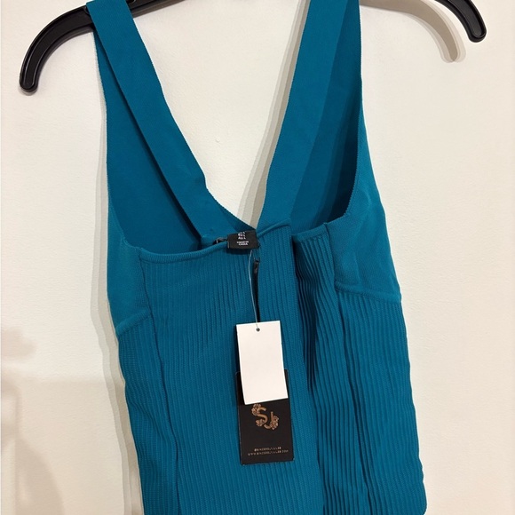 Cropped Tank Top - Picture 2 of 2